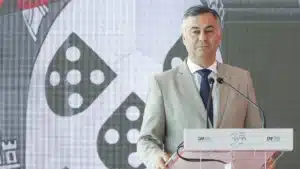 Le ministre assure que dans 98 ou 99 % des écoles, les élèves auront des enseignants.