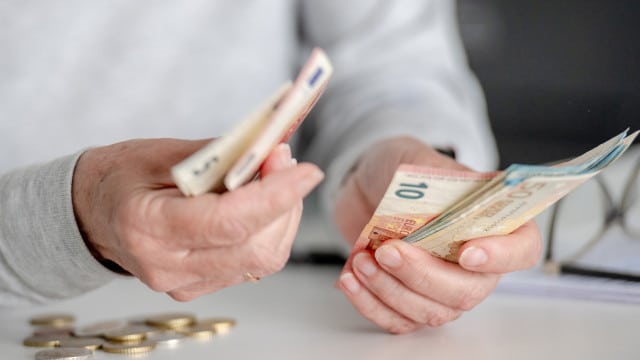Le Monténégro promet d'augmenter le Complément Solidaire pour les Personnes Âgées : Qui en bénéficie ?