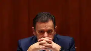Le Premier ministre suit la "situation" et déplore "profondément" l'accident.