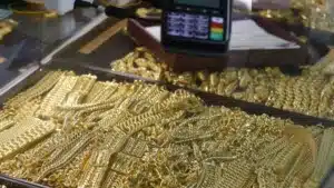 Le prix de l'or atteint de nouveaux sommets historiques et se rapproche de 3.570 € par once.