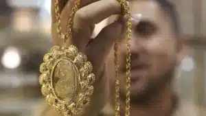 Le prix de l'or atteint un maximum de 3 010 euros par once.