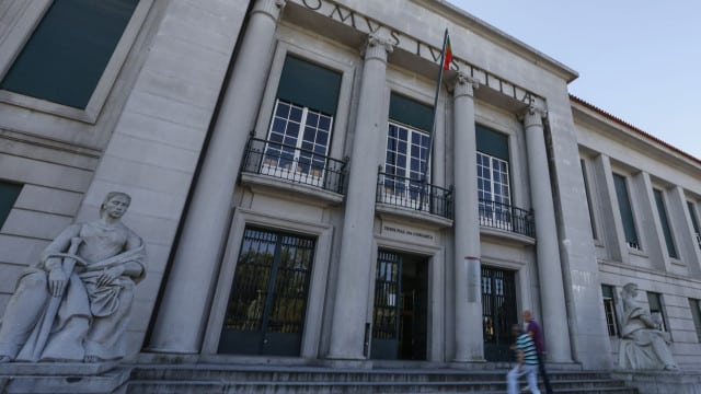 Le professeur condamné pour avoir abusé d'élèves a été placé. Voici ce que l'on sait.