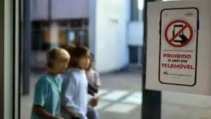 L'école Fontes Pereira de Melo interdit les téléphones portables mais il y a des exceptions.
