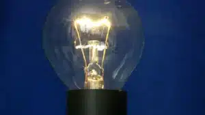 L'électricité coûte le double du gaz et les écologistes demandent une réduction de la TVA.