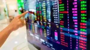 Les bourses européennes sont mitigées dans une semaine axée sur le rapport de l'emploi aux États-Unis.