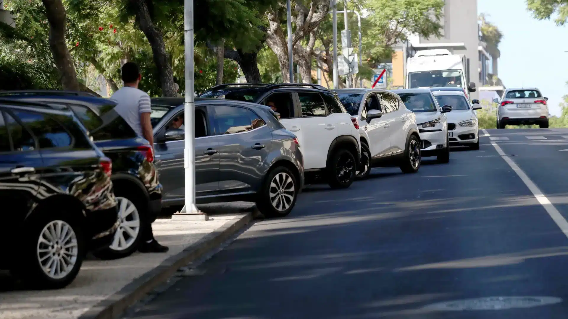 Les chauffeurs de TVDE manifestent contre la suspension des licences à Funchal.