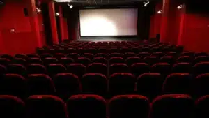 Les cinémas perdent 40 % de spectateurs et de recettes en août par rapport à 2024.
