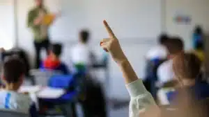 Les cours commencent à partir d'aujourd'hui sans que tous les professeurs soient encore en place.