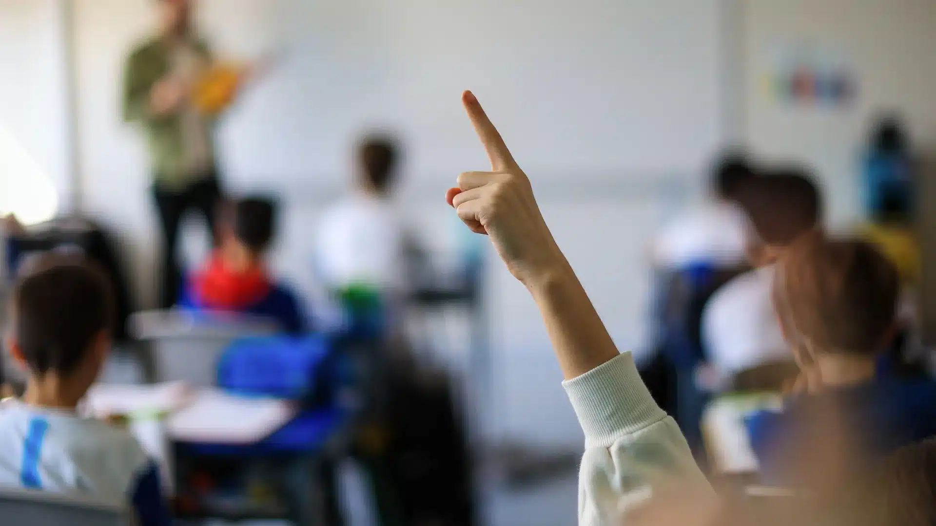 Les cours commencent à partir d'aujourd'hui sans que tous les professeurs soient encore en place.