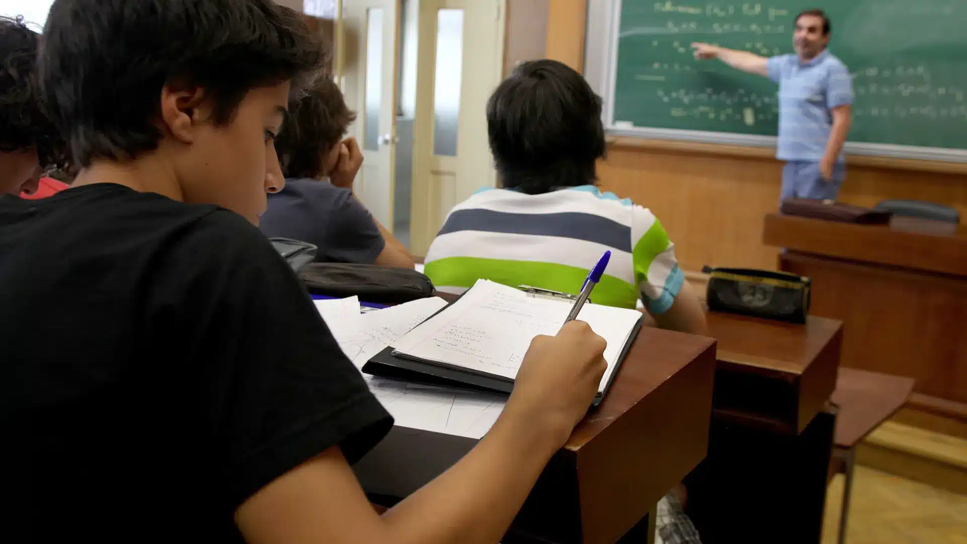 Les écoles ont "zéro médiateurs" pour soutenir les élèves étrangers.
