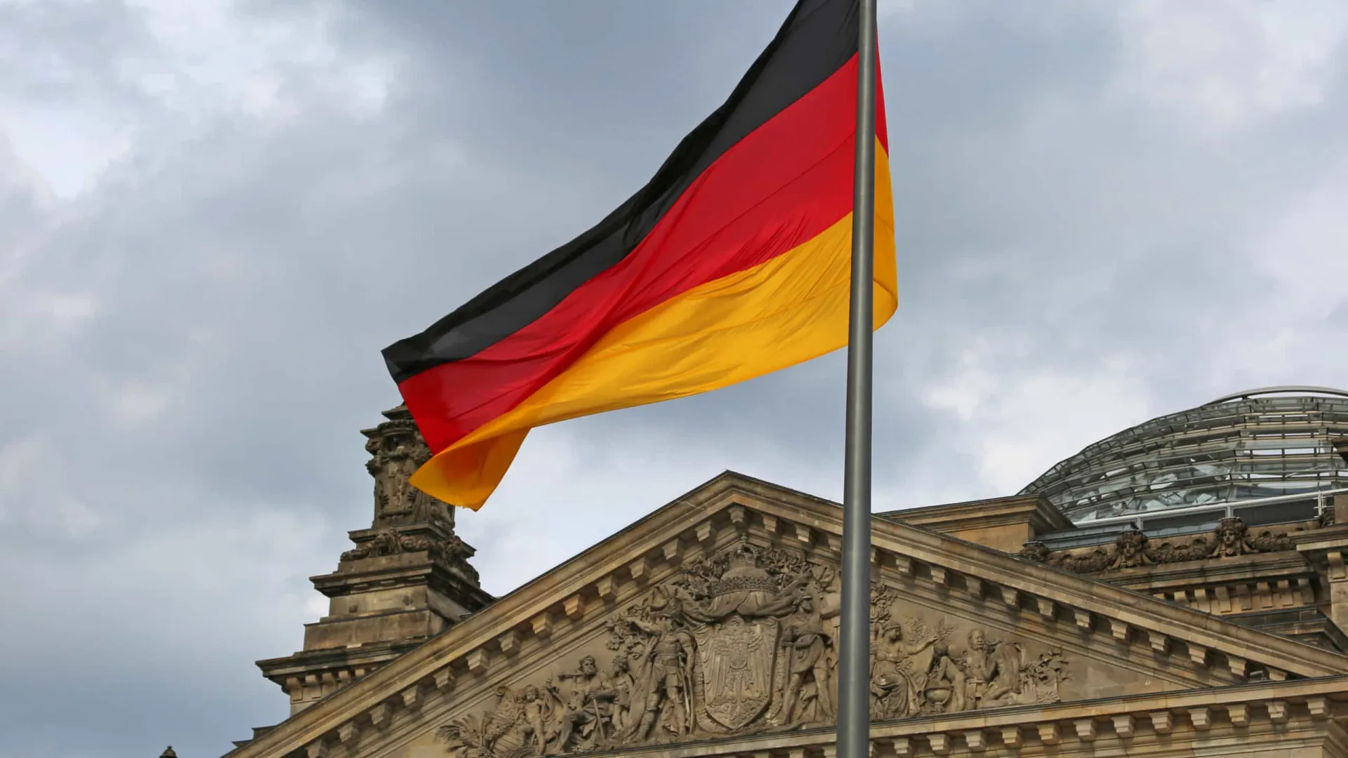 Les entreprises en Allemagne envisagent de continuer à supprimer des emplois.