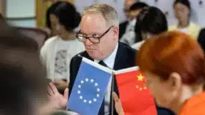 Les entreprises européennes en Chine avertissent des goulets d'étranglement dans l'exportation de terres.