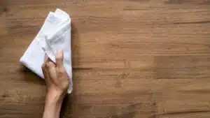 Les États-Unis vont imposer des taxes de 10 % sur le bois tendre et jusqu'à 50 % sur les meubles.