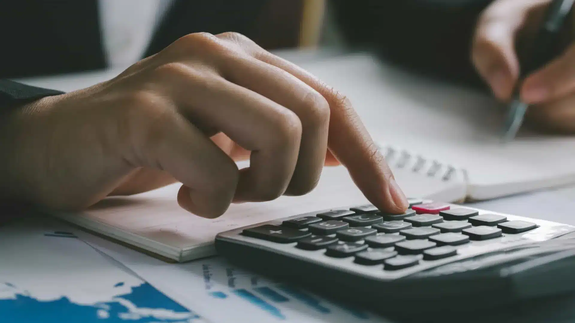 Les experts proposent de rendre obligatoire la notification des saisies fiscales.