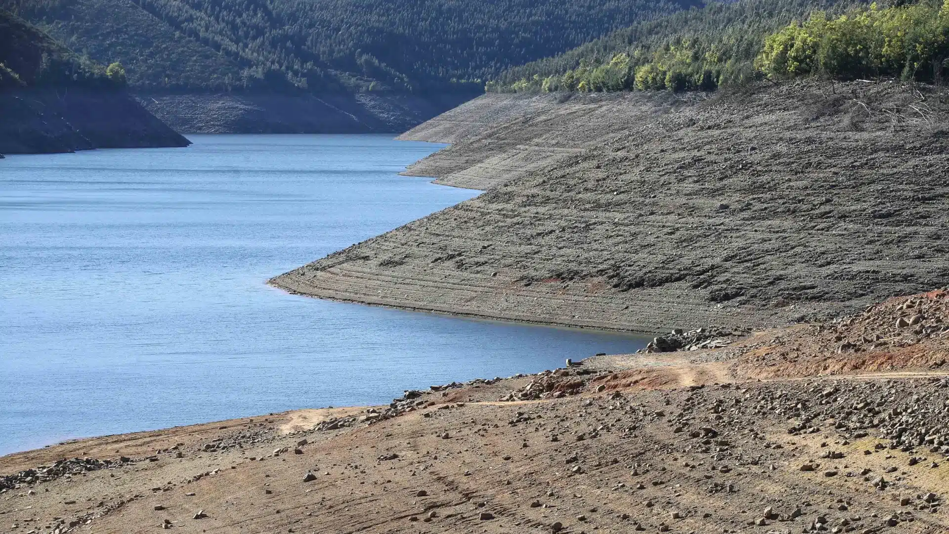Les filtres naturels assurent la consommation d'eau de qualité du barrage de Vilar.