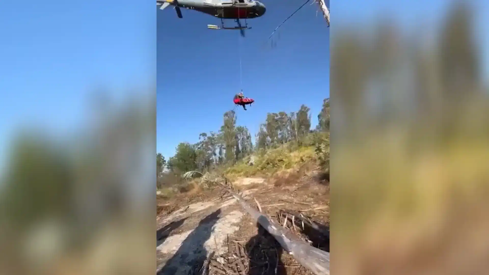 Les images du sauvetage du pompier blessé lors de la lutte contre le feu à Viseu.