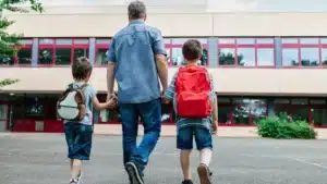 Les parents peuvent-ils manquer le travail pour aller à l'école ? Oui, voyez ce que dit la loi