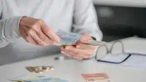 Les pensions sont payées aujourd'hui et viennent avec un bonus. Rappelez-vous les montants.