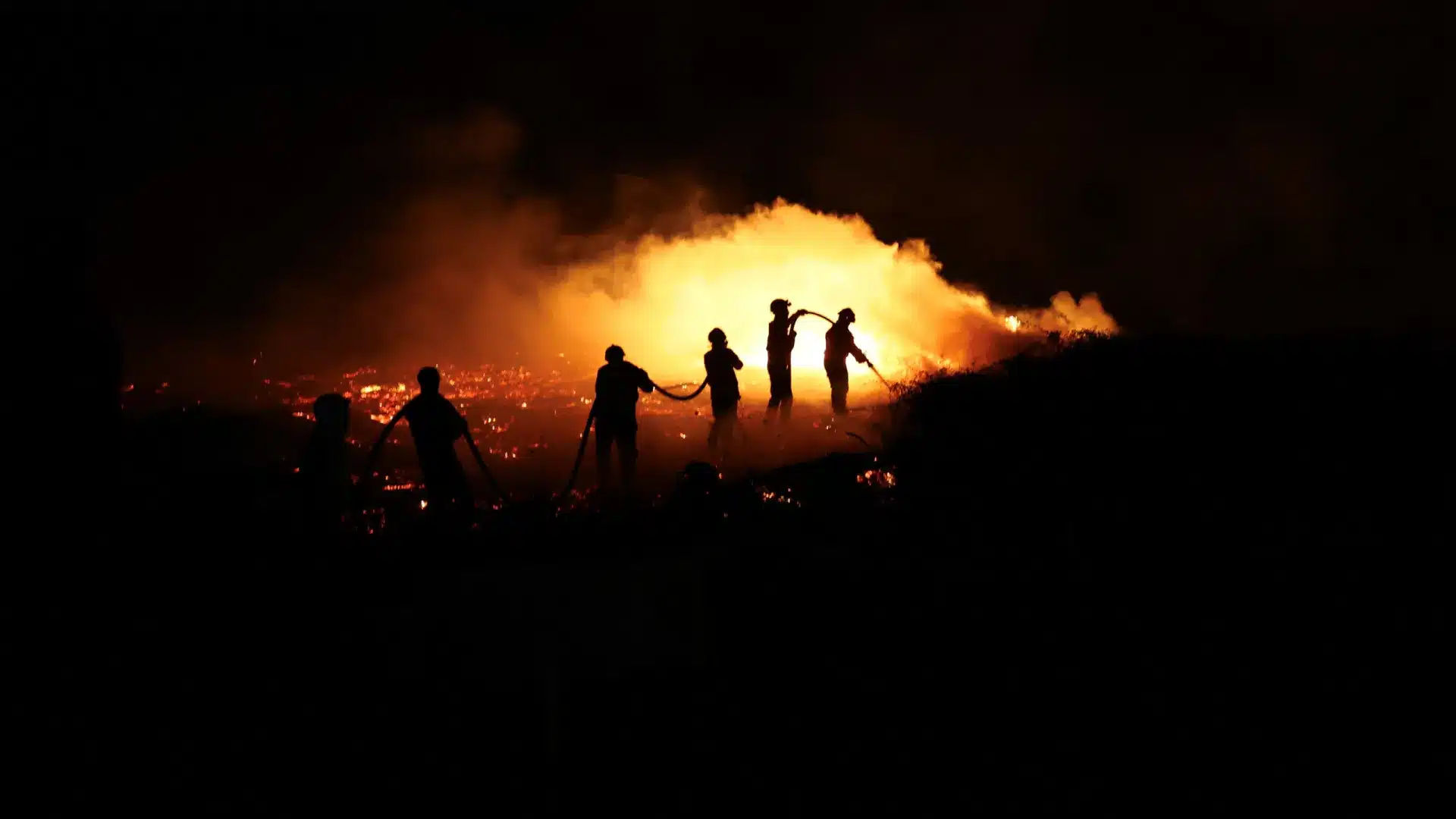 Les pompiers ont une nuit de "beaucoup de travail" devant eux en Algarve.