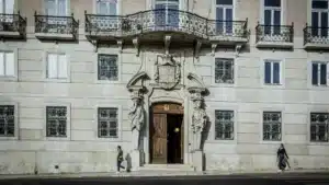 Les procureurs commencent à occuper de nouveaux postes (sans cesser de contester)