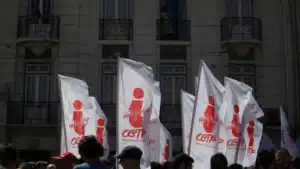 Les syndicats de la CGTP et de l'UGT envisagent une grève générale pour stopper la réforme du travail.