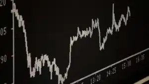 Les taux d'intérêt de la dette augmentent à deux et cinq ans et restent stables à 10 ans.