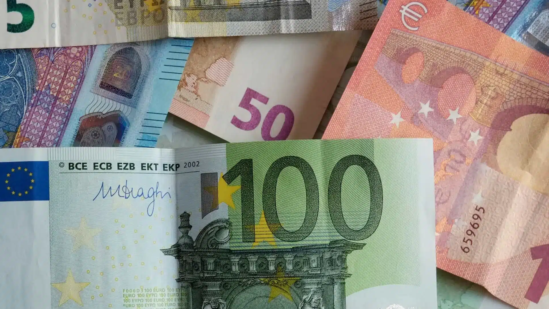 Les travailleurs des impôts demandent une action pour ériger une plateforme fiscale de l'UE.