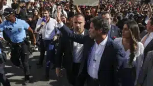 Manifestation d'immigrants avec une grande contestation après l'apparition de Ventura.