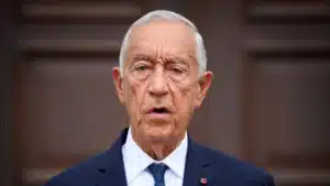 Marcelo achète un livre sur le "déclin" de Biden et envisage une réunion avec Trump.