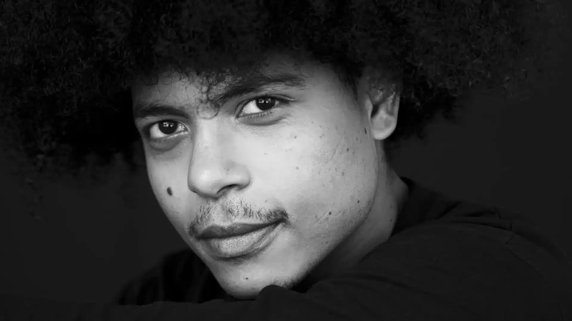 Marco Mendonça joue dans 'Hôtel Paradoxe', qui sortira en novembre.