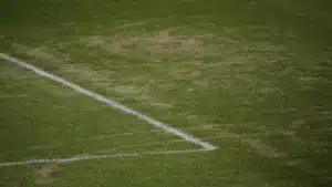 Match de football interrompu à Loures en raison de coups de feu présumés.