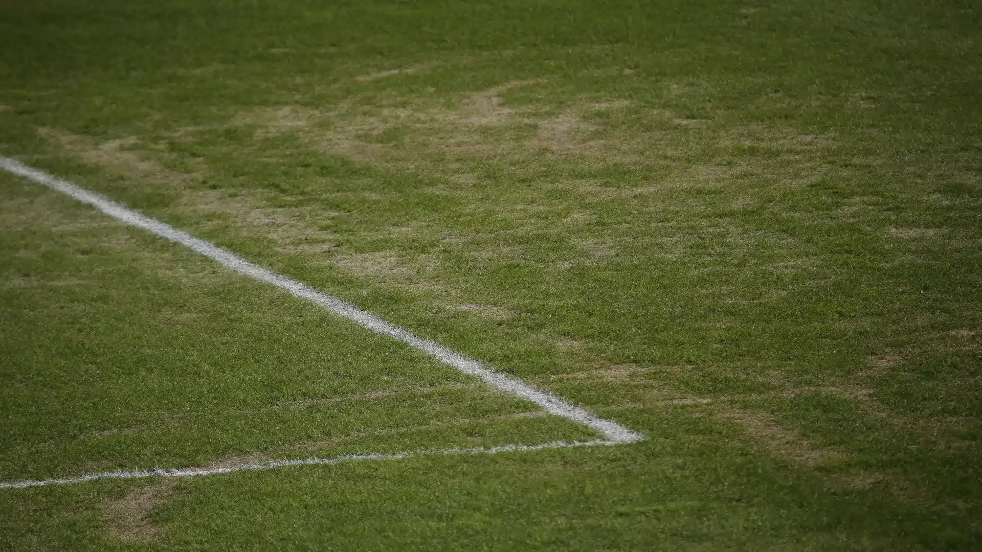 Match de football interrompu à Loures en raison de coups de feu présumés.