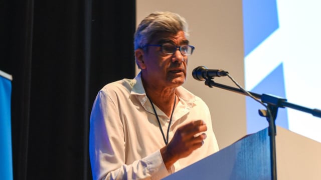 Ministre : "Bien sûr, nous devons embaucher davantage de professeurs"