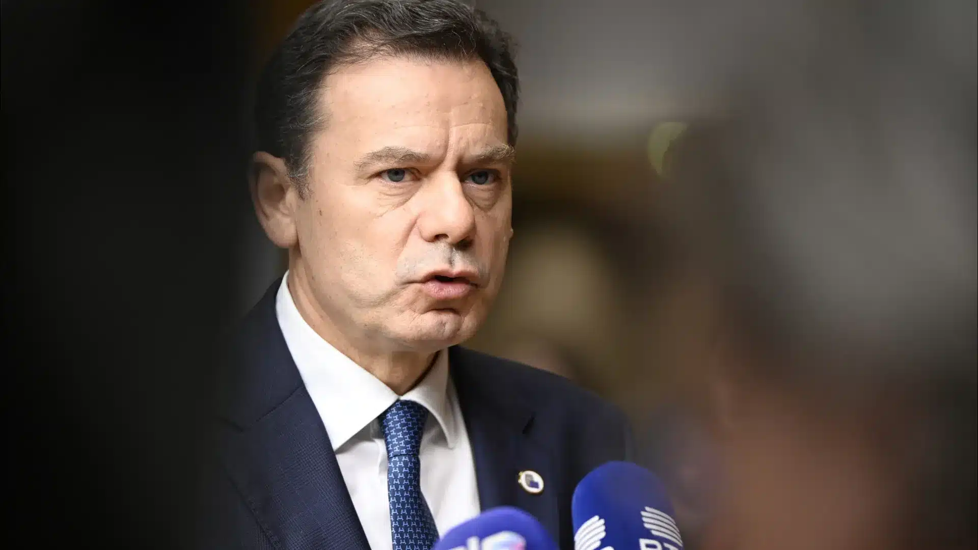 Montenegro veut accélérer le TGV et alerte pour ceux qui "courent trop" en politique.