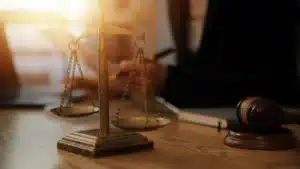 MP ouvre une enquête sur le déraillement de l’ascenseur da Glória à Lisbonne.