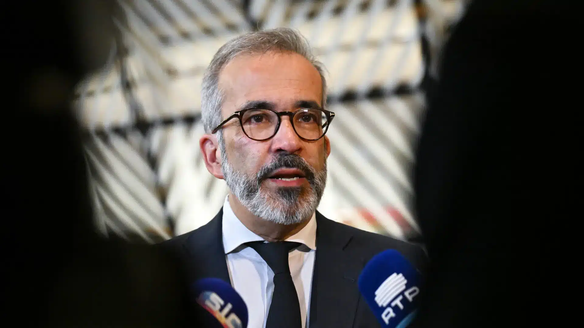 Paulo Rangel indique que les inégalités posent des risques pour la démocratie.