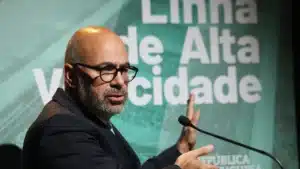 Pinto Luz considère "important d'éclaircir" le TGV à Gaia.