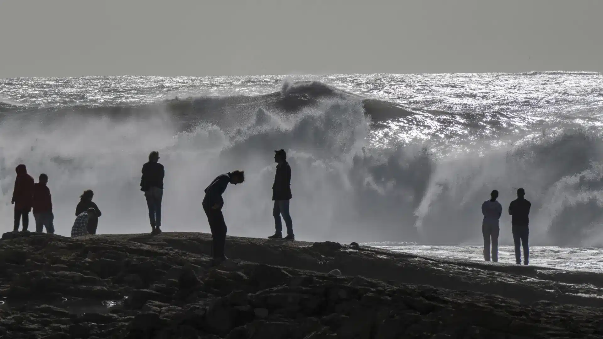 Pluie, tonnerre et vent mettent 14 districts en 'jaune' ce week-end.