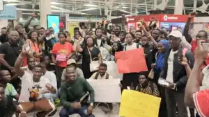 Plus de 30 étudiants guinéens autorisés à quitter l'aéroport