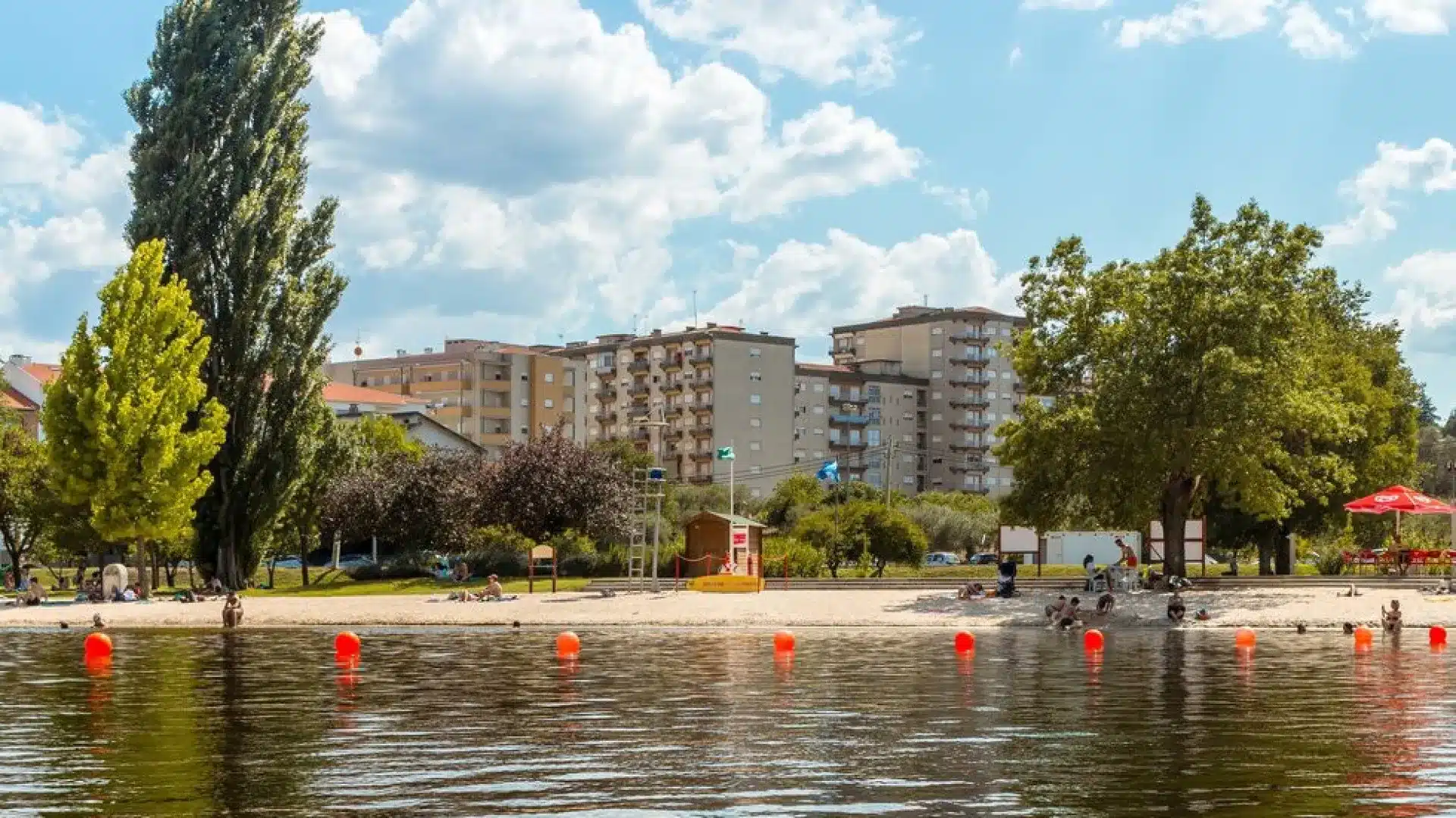 Praia fluvial de Mirandela déconseillée à la baignade en raison de la contamination.