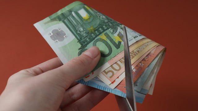 Réduction de certaines aides sociales ? "Les contribuables doivent se plaindre". Voyez comment.