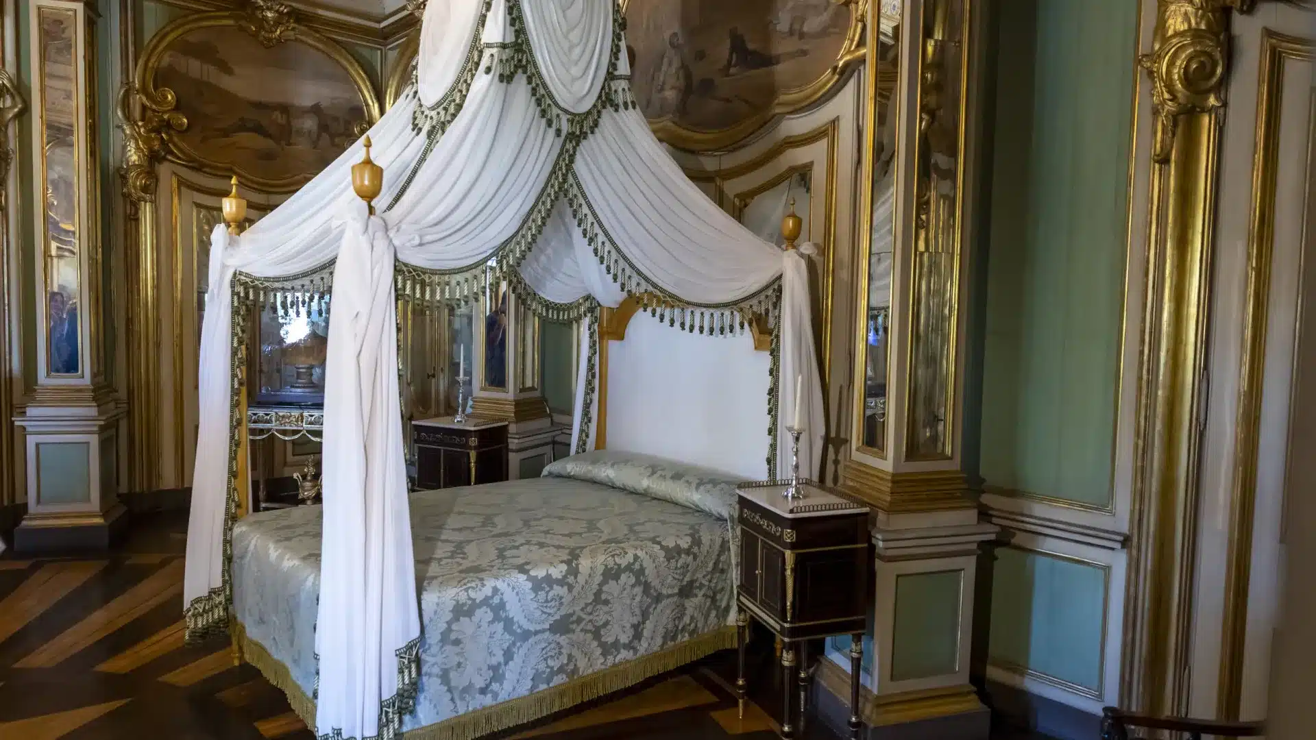 Réplique historique du lit où est mort D. Pierre IV au Palais de Queluz