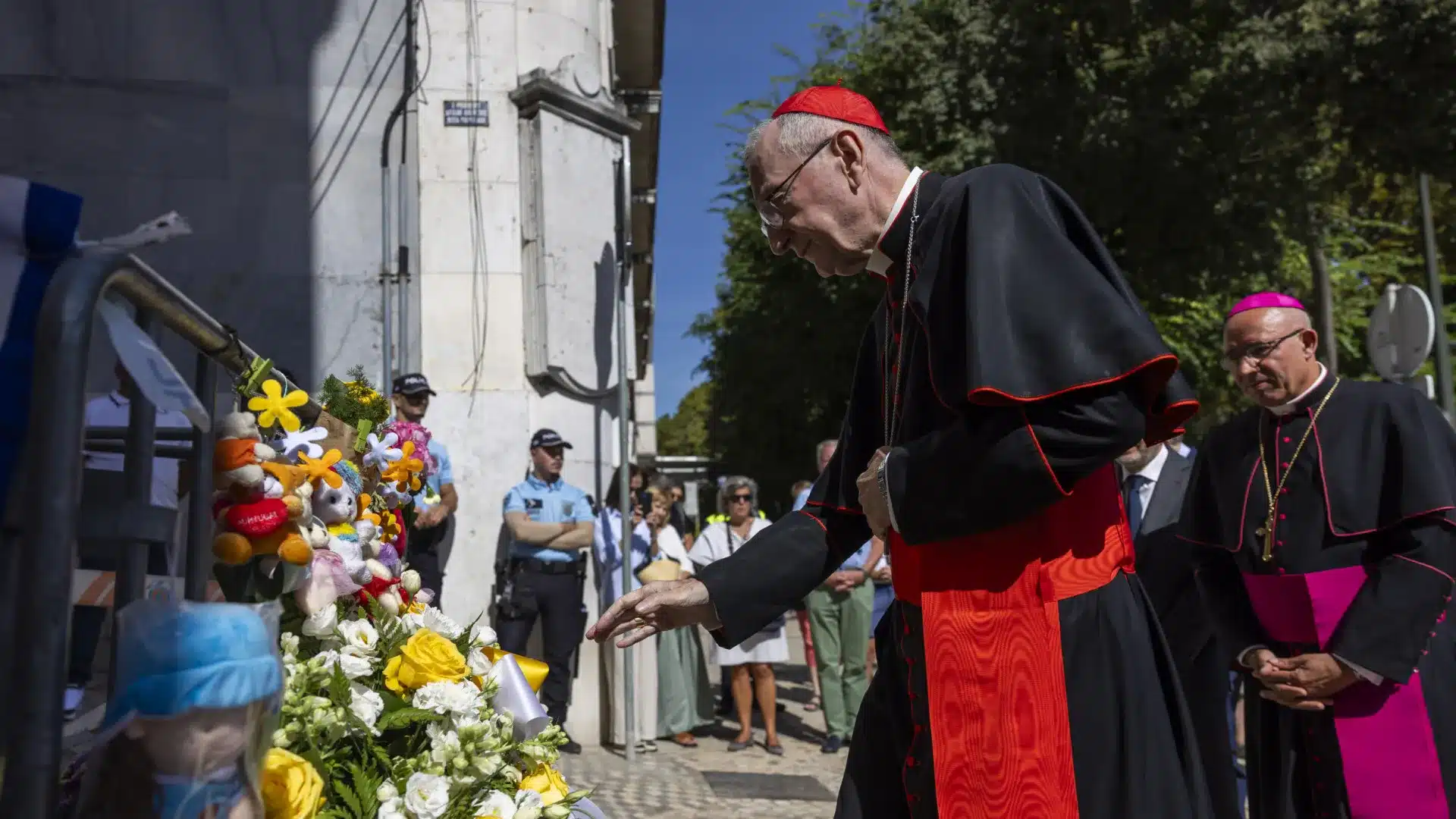 Secrétaire d'État du Vatican près de la Calçada da Glória en prières