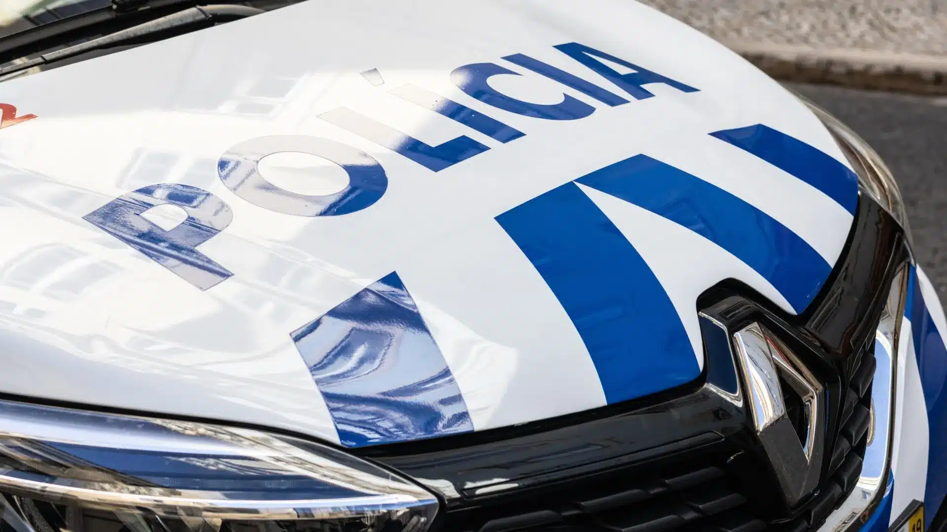 Suspect en fuite après un homicide avec une arme blanche à Cartaxo.