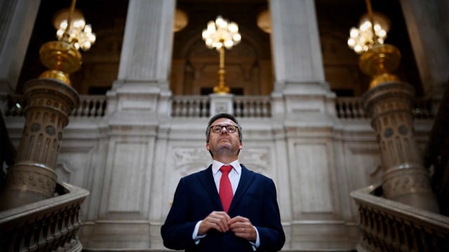 Moedas dit que sa responsabilité politique est de continuer à gouverner