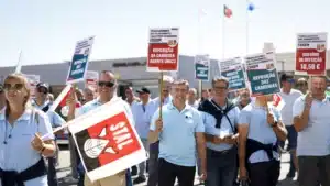 Transports municipaux : Les travailleurs manifestent pour de meilleurs salaires.