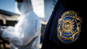 Tue et brûle le cadavre pour des "dettes" dans des "schémas frauduleux" à Seixal.