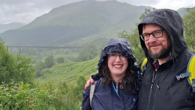 Un couple canadien meurt dans l'ascenseur. L'homme célébrait son anniversaire (et sa retraite).