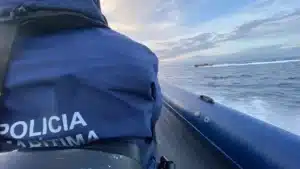 Un ferry qui effectuait le trajet Setúbal-Troia s'est échoué avec 30 passagers à bord.