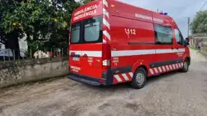 Un homme âgé de 80 ans est grièvement blessé après le renversement d'un tracteur à Monção.